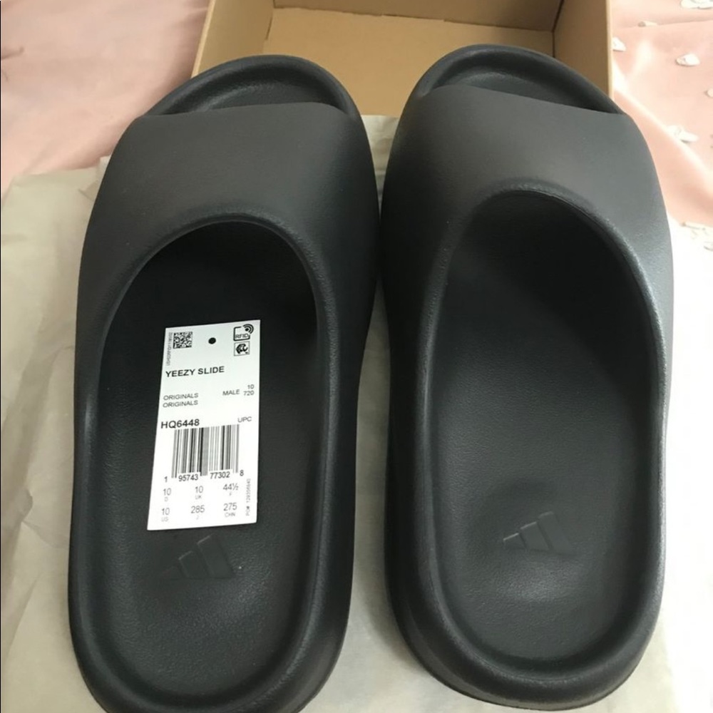 Yeezy Slide Onyx size 10
